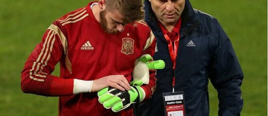 David de Gea leaves Spain training with injury