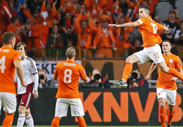 Netherlands 6-0 Latvia: Van Persie and Robben seal vital win for Hiddink