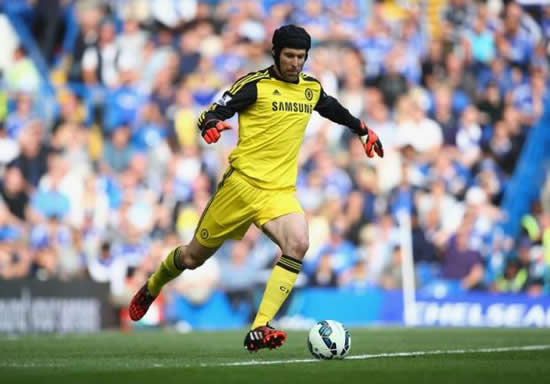 Cech would be a fantastic signing for Arsenal, claims ex-Chelsea star