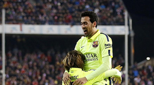 Busquets renews with Barca