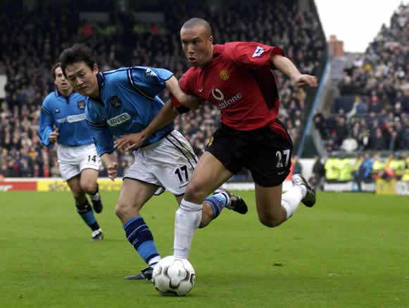 “I just wanted to play more”- Mikael Silvestre admitted that he was unaware that he was replacing Dennis Irwin at Manchester United