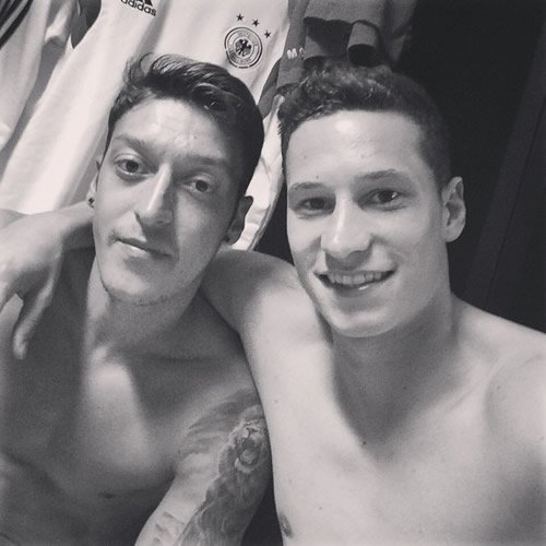 Mesut Ozil snaps selfie with Arsenal transfer target