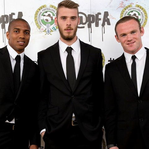 Rooney sends message to Chelsea and Tottenham stars after PFA awards