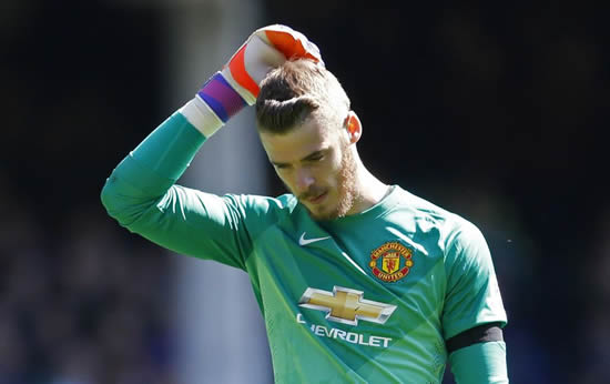 Manchester United keeper David de Gea ‘set to snub Real Madrid and sign two-year deal at Old Trafford’