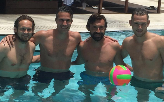 (Image) Manchester United star duo joined by Italian legend on holiday