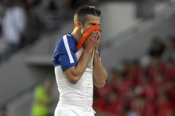 Robin van Persie ‘set for Fenerbache medical after Manchester United accept £4.9m transfer offer’
