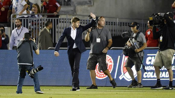 Steven Gerrard treats L.A. Galaxy fans to free beer before grand unveiling