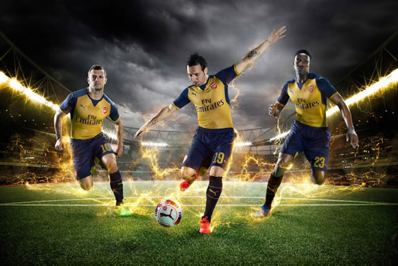 Petr Cech, Jack Wilshere and Mesut Ozil unveil new Arsenal away shirt in Singapore