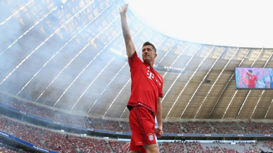Robert Lewandowski unlikely to leave Bayern Munich for Man United
