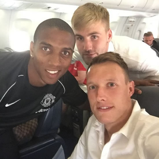 Man Utd trio all smiles on flight to Chicago