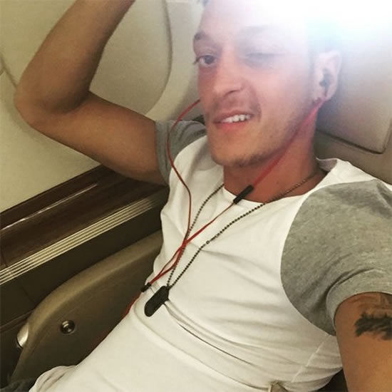 Arsenal star Mesut Ozil snaps goodnight selfie