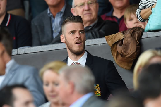 Deal off! David De Gea set for Man Utd stay with £29m Madrid move in danger of collapse