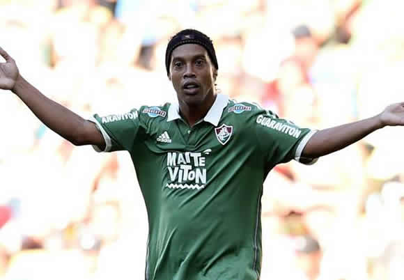 Free agent Ronaldinho hopes to continue playing