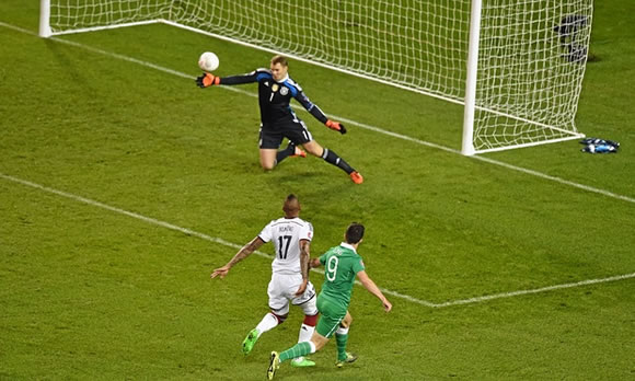 Shane Long keeps alive Republic of Ireland hopes in win over Germany