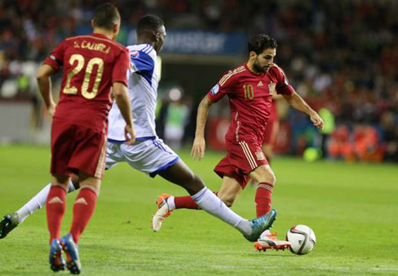 Fabregas misses penalty on 100th Spain appearance
