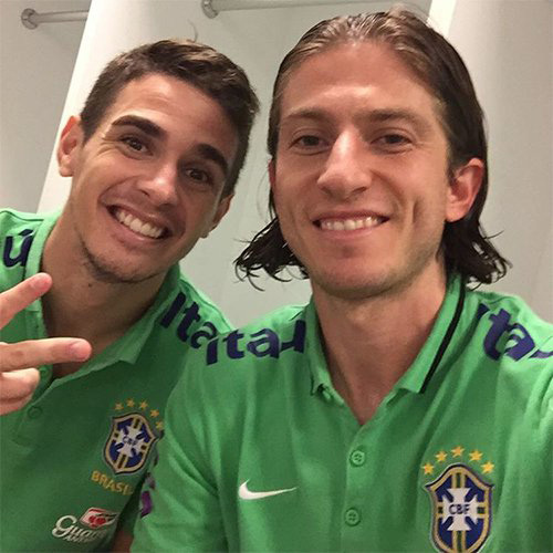 Oscar snaps selfie with former Chelsea team-mate