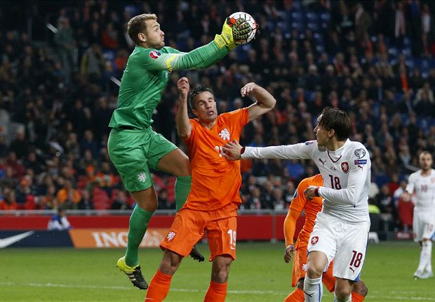 Netherlands 2 - 3 Czech Republic: Van Persie own goal compounds Dutch misery against 10 man visitors