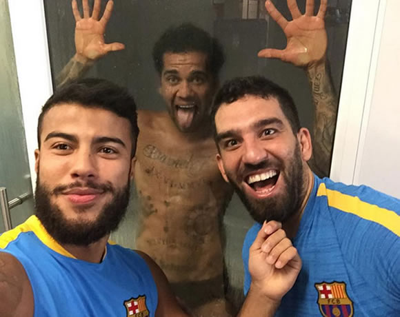 Rafinha, Arda Turan… and a surprise guest