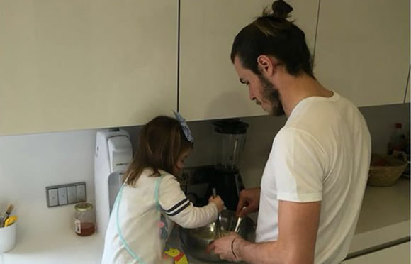 Bale's Pancake Day delight with his daughter