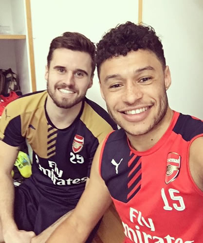 Oxlade-Chamberlain hits the Arsenal gym with Jenkinson