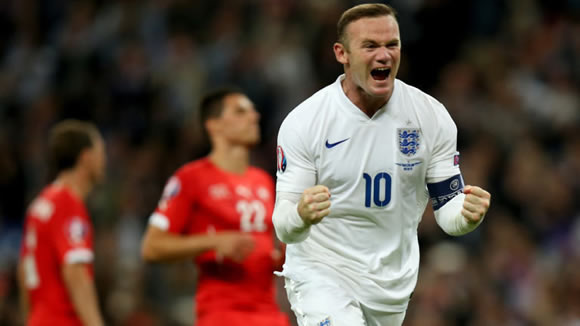 Roy Hodgson gives backing to England captain Wayne Rooney