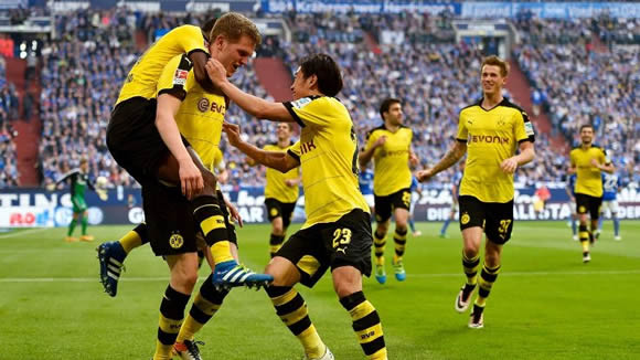 Dortmund, Schalke draw as Huntelaar nets penalty; Leverkusen in fourth