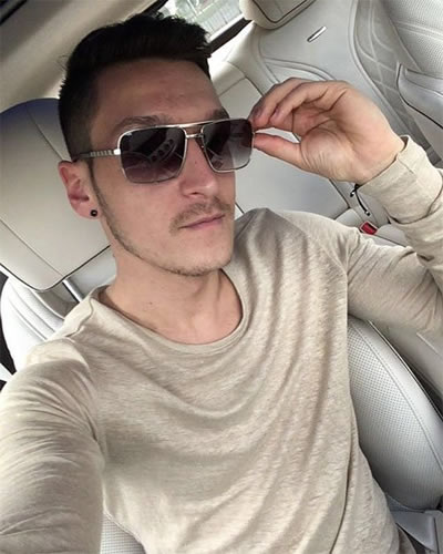 Mesut Ozil sends positive message to supporters ahead of Arsenal v Palace