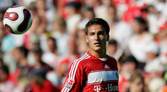 Mats Hummels has told Borussia Dortmund he wants to leave for Bayern Munich