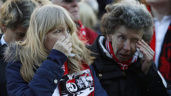 Hillsborough vigil sees thousands pay tribute in Liverpool