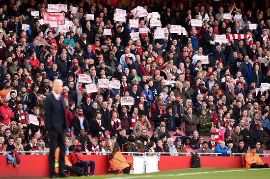 Wenger in or out? If Arsenal fans can't decide what they want, how can they expect the board to?