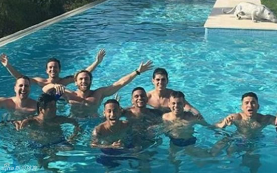 Neymar escapes to Ibiza with friends after a demanding season