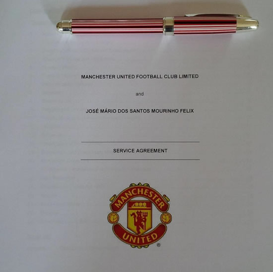 Jose Mourinho shares picture of Manchester United contract