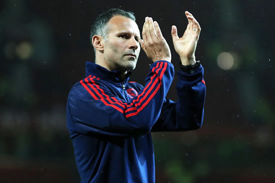 Man United stars desperate for Ryan Giggs to remain at Old Trafford