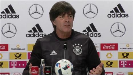 Loew rejects "lack of leaders" criticism