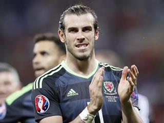  Bale 'proud' of Wales in defeat 