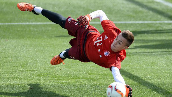 Bayern Munich promote 16-year-old Christian Fruchtl to first-team