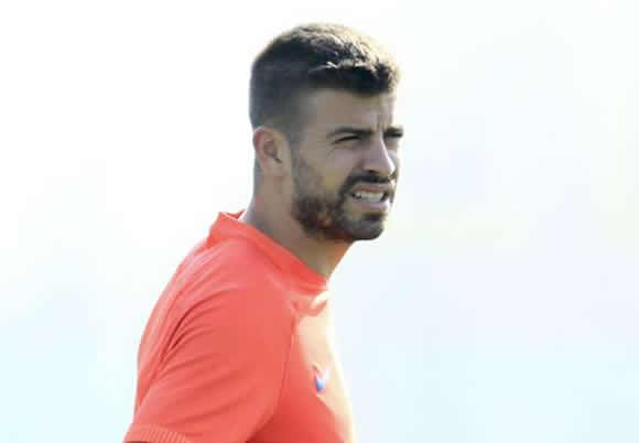 Pique urges Wenger to 'sign quality defenders!'