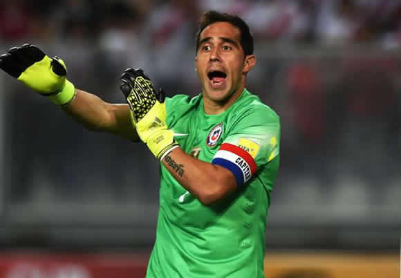 OFFICIAL: Man City sign Bravo from Barcelona