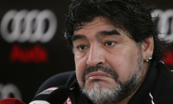 Maradona grounded after passport mix-up