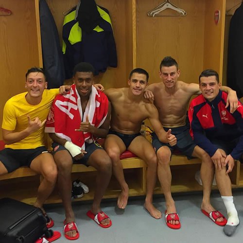 Sanchez and Ozil celebrate win with new Arsenal signing in dressing room