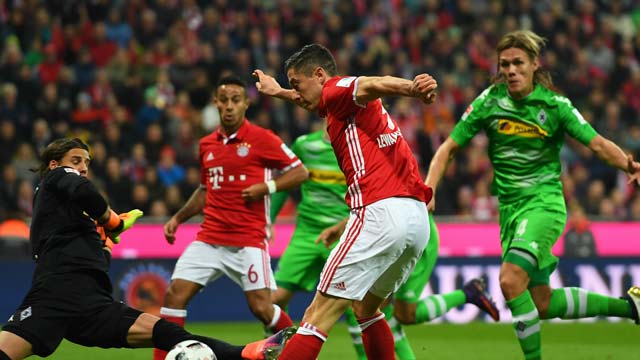 Bayern Munich 2-0 Borussia Monchengladbach: Vidal and Costa fire hosts to victory