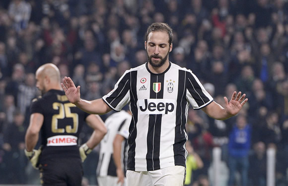 Juventus 2 - 1 Napoli: Gonzalo Higuain scores winner against former club Napoli