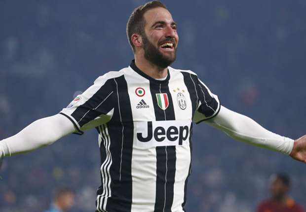 Juventus 1-0 Roma: Higuain fires champions to seven point lead