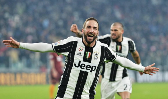 Juventus 1 - 0 AS Roma: Higuain effort enough as Juventus edge Roma to extend lead at top of Serie A