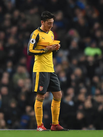 Arsenal fans rage after this clip of Mesut Ozil’s defending against Man City goes viral
