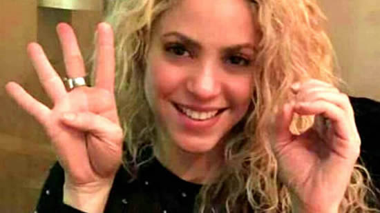 Shakira's 4-0 photo goes viral
