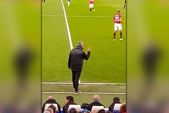 Watch Jose Mourinho respond to Chelsea fans' 'F*** off Mourinho' taunts in the best way