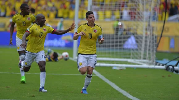 Paulinho hat trick helps Brazil extend lead; Lionel Messi goal lifts Argentina