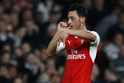 Mesut Ozil urges Arsene Wenger to “strengthen” the Arsenal squad this summer