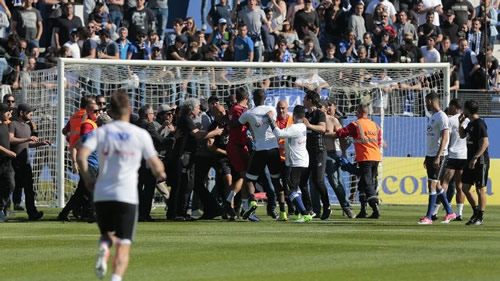 Bastia-Lyon match abandoned after fans attack players on pitch